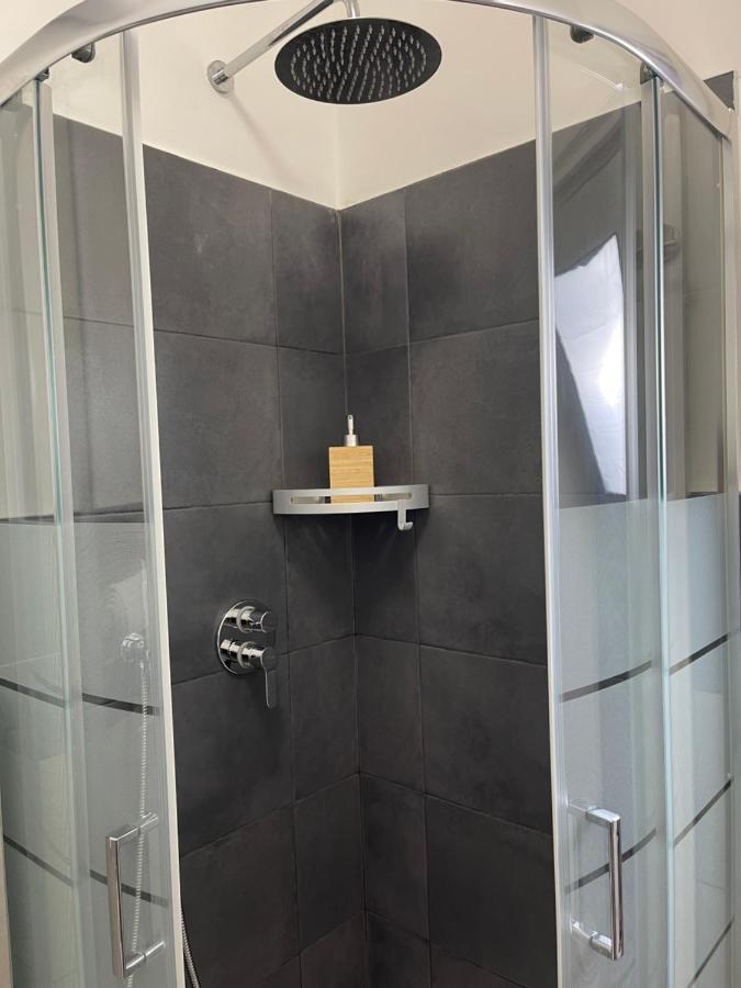 Henry Suite Rom Exteriör bild